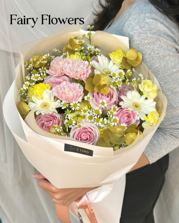 Bó Hoa Tươi Màu Mix -  Hoa Cẩm Chướng, Hoa Hồng MS233