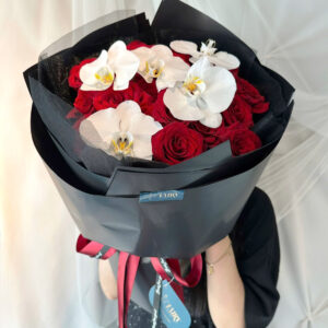 Bó Hoa Tươi Màu Mix - Hồng Đỏ, Lan Hồ Điệp MS263