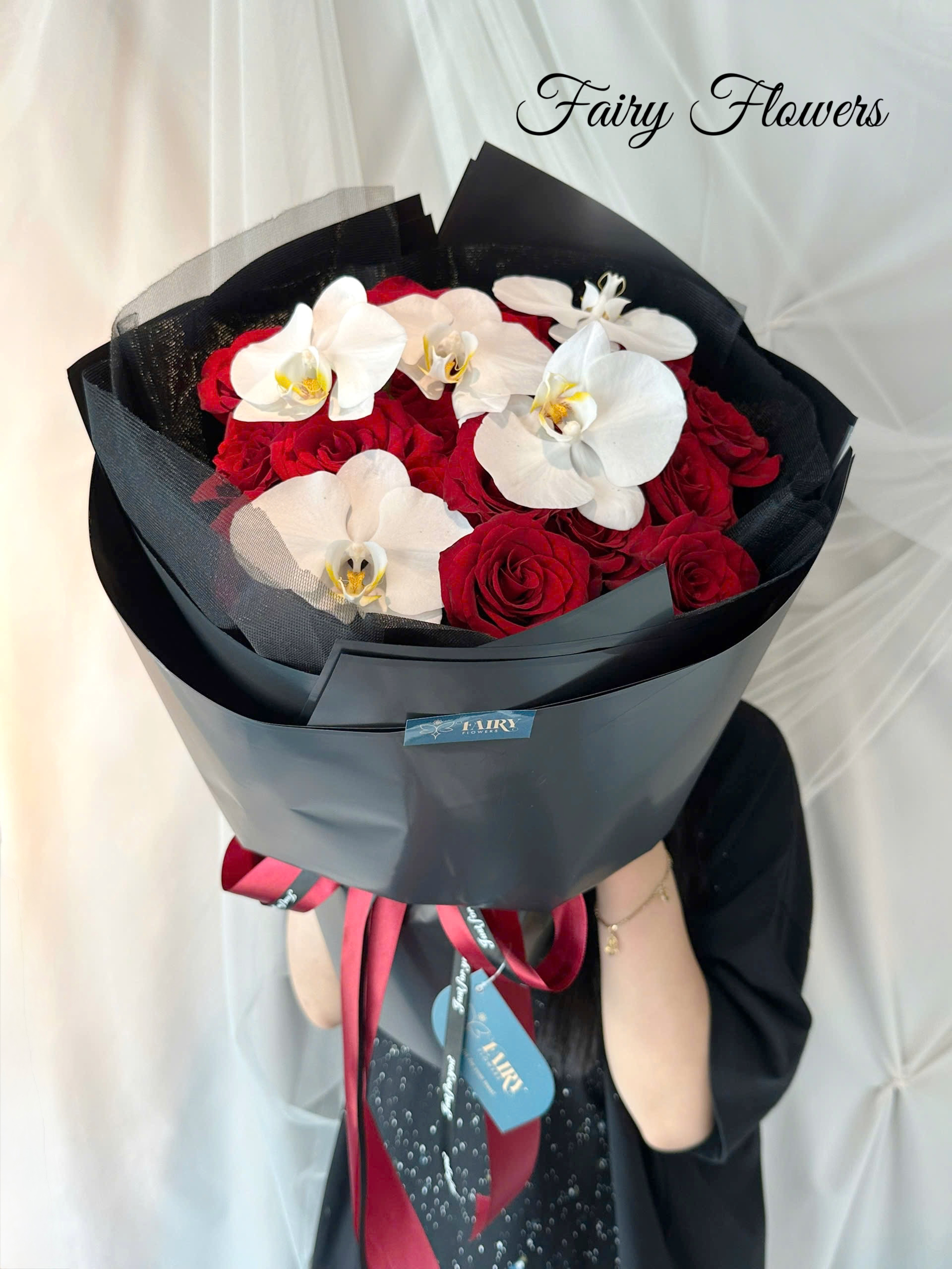 Bó Hoa Tươi Màu Mix - Hồng Đỏ, Lan Hồ Điệp MS263